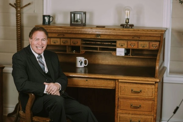 John Thomas Izzo Desk Image